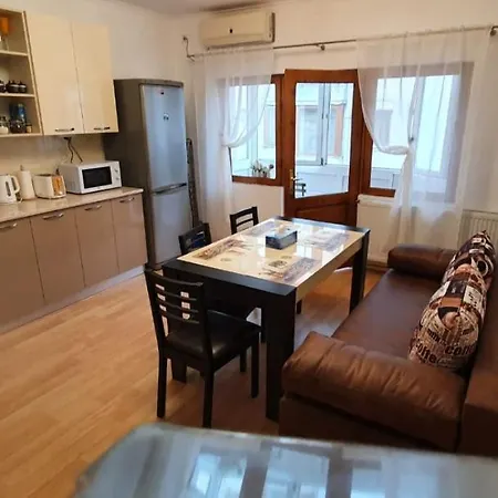 Old Town Apartment *